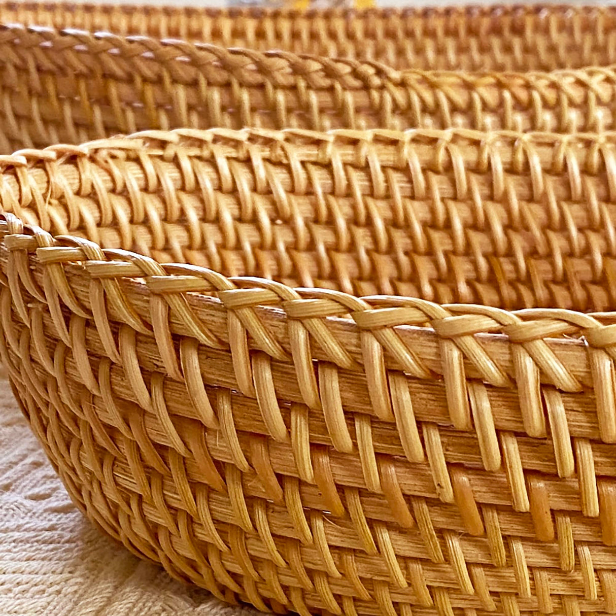 High Wall Rattan Oblong Bread Serving Basket, Natural Rattan Brown Breakfast Loaf Serving Basket Bowl,Wicker Coffee Table Bowl for Fruit,Candy,Snacks,Vegetables,13x8.3x3.15" i-lan