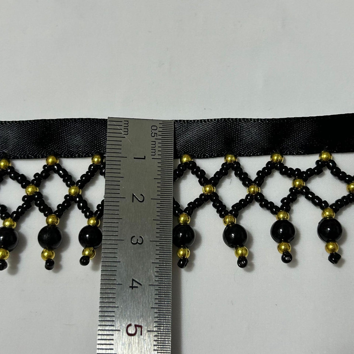 GorinsKani 2 Yard White Black Silk Tassel Gedbkiuce 2 Yard White Black Silk Tassel Fringe Trim Beads Lace Trim Embroidery Lace Fabric Sewing Material Tassels (Black Gold) GorinsKani