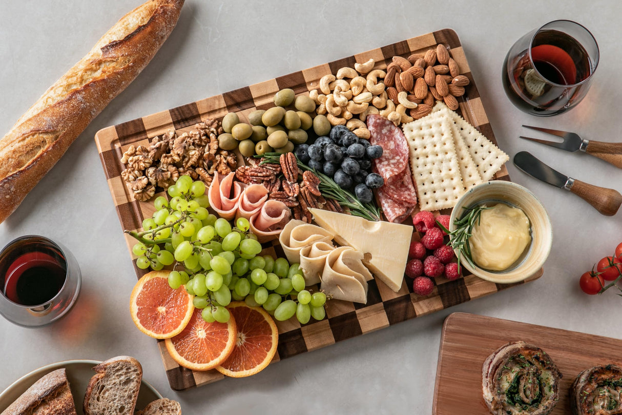 THETCHRY Large Wood Cutting Boards for Kitchen - Design in USA Checkered Cutting Board, Butcher Block Acaia Wood Cutting Board for Kitchen with Juice Grooves & Built in Handles, 17"L x 12"W x 0.8"Th thetchry