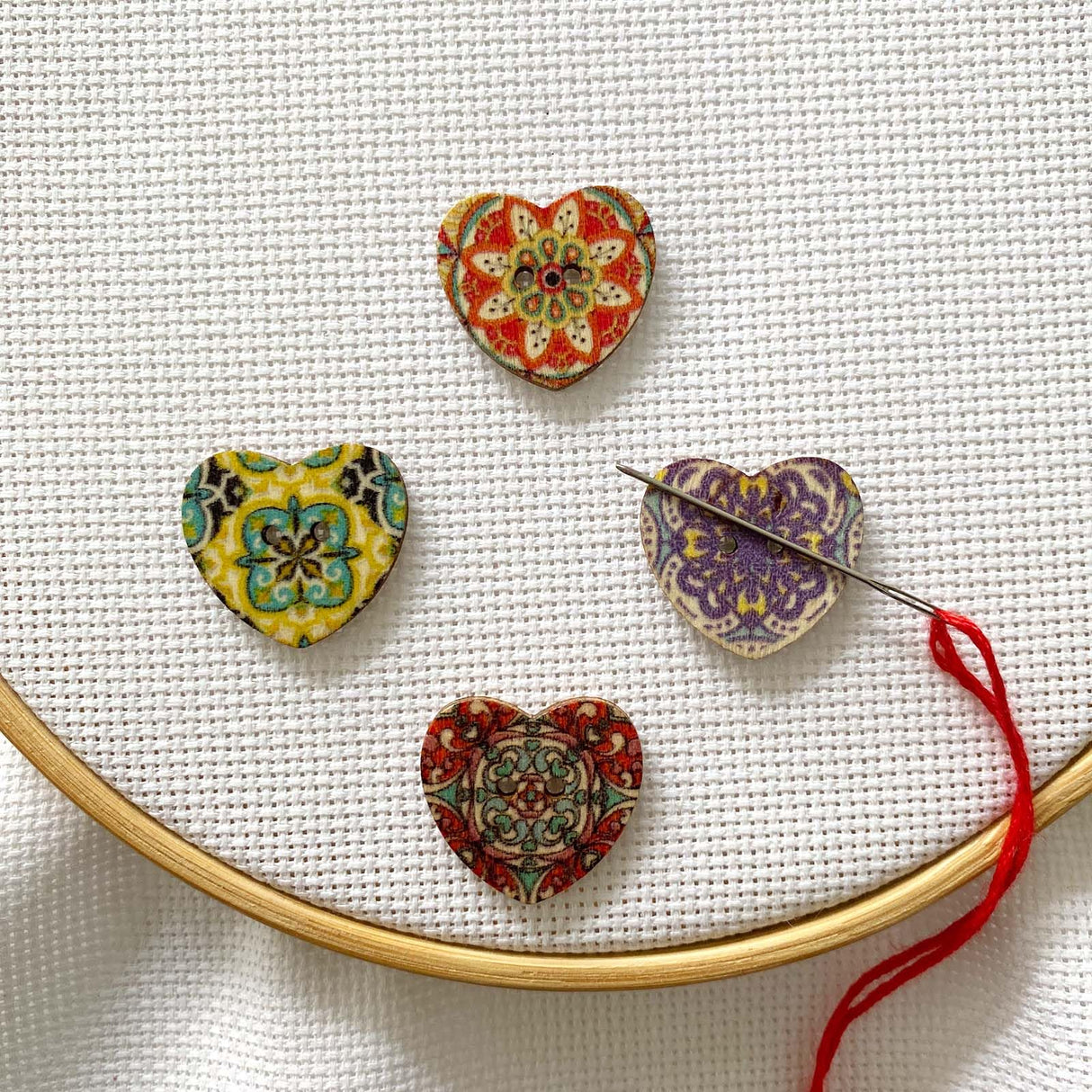 DPXWCCH 4 Pieces Heart Floral Needle Minders for Cross Stitch Wooden Magnetic Needle Keepers Embroidery Needlework Accessories DPXWCCH