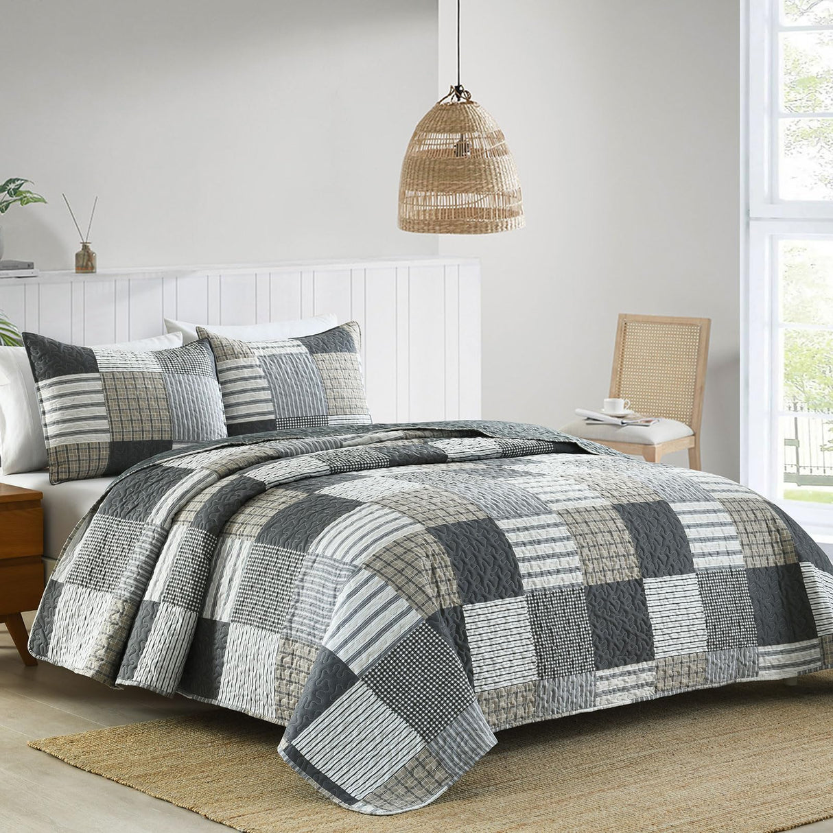 Boryard 3-Piece Queen Quilt Set, Lightweight Soft Full Size Quilt Gray Patchwork Farmhouse Bedspread Coverlet 90x90 inches Spring Bedding Set with 2 Pillow Shams, Grey Plaid Print Boryard