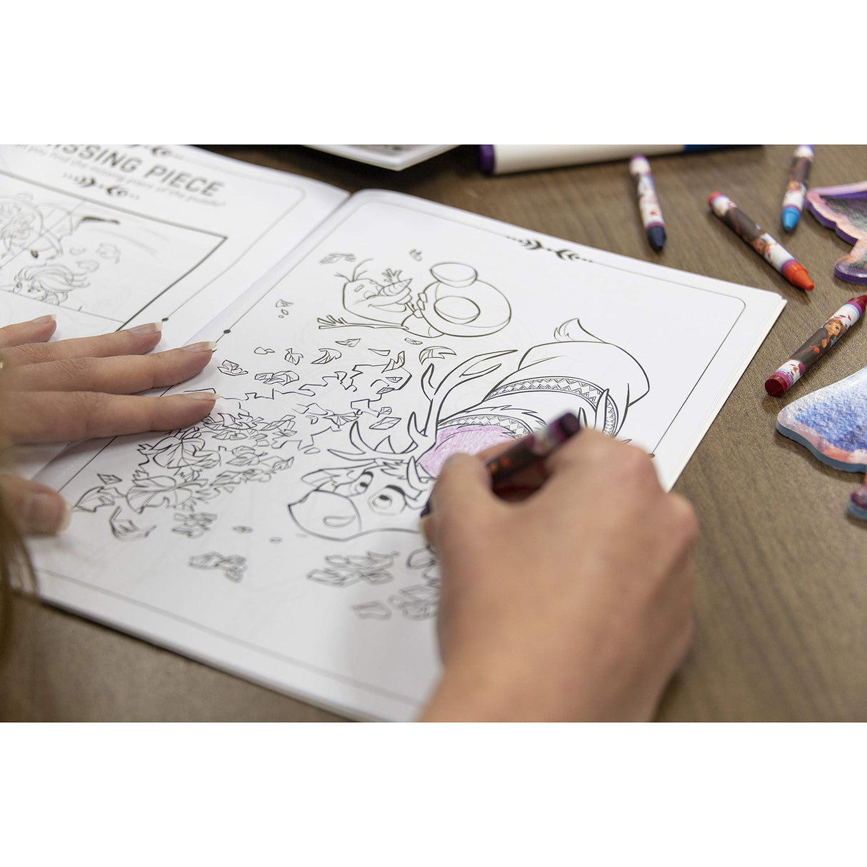 Disney Frozen 2 Create-a-Scene Sticker Pad and Sticker Scenes 46033, Multicolor Disney