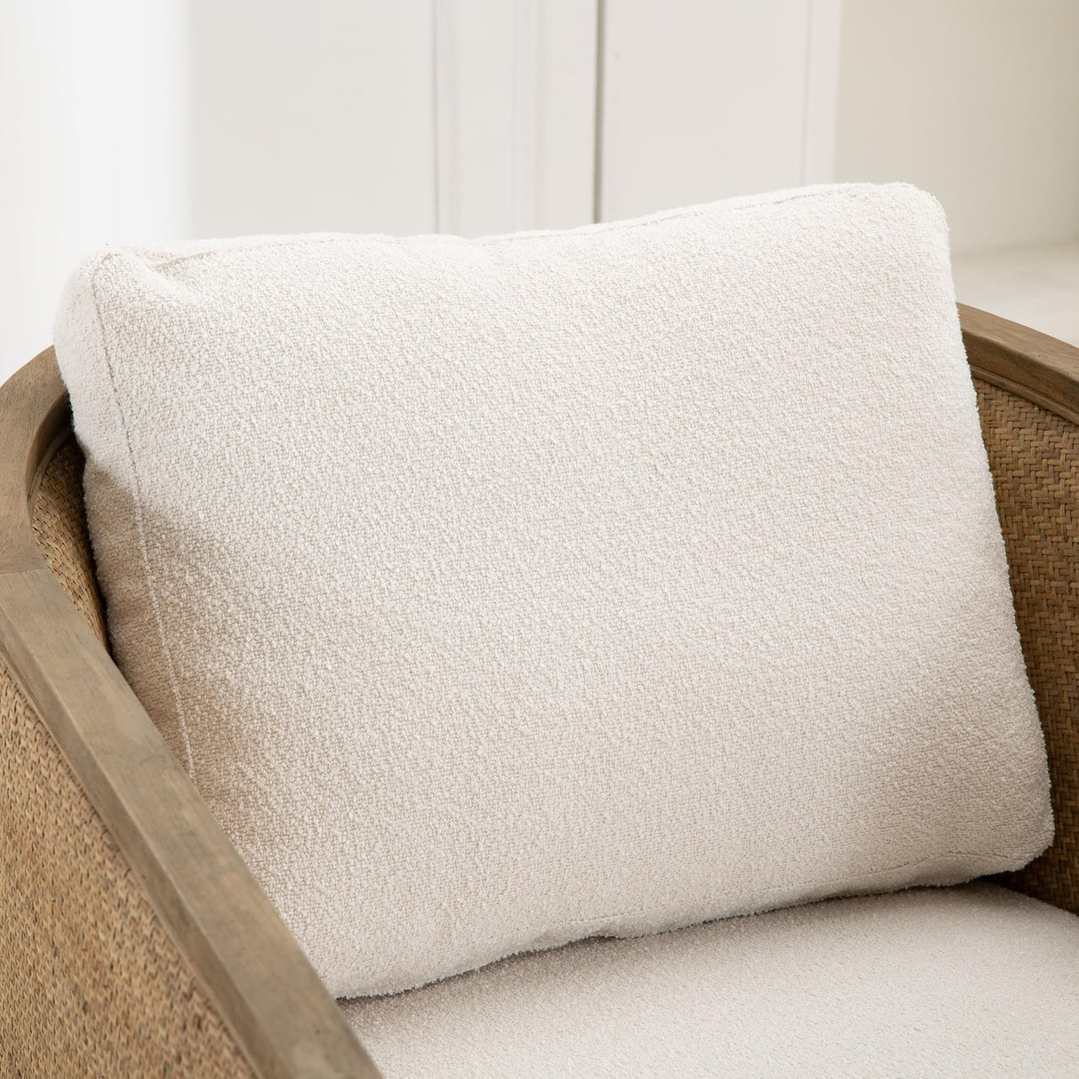 Brown Swivel Barrel Chair & Rattan Accent Chair, Club Chair, Small Chair, Corner Chairs & Reading Chair for Bedroom, Side Chairs for Living Room, Reading Nook Chair for Adults (Beige Boucle) Anwick