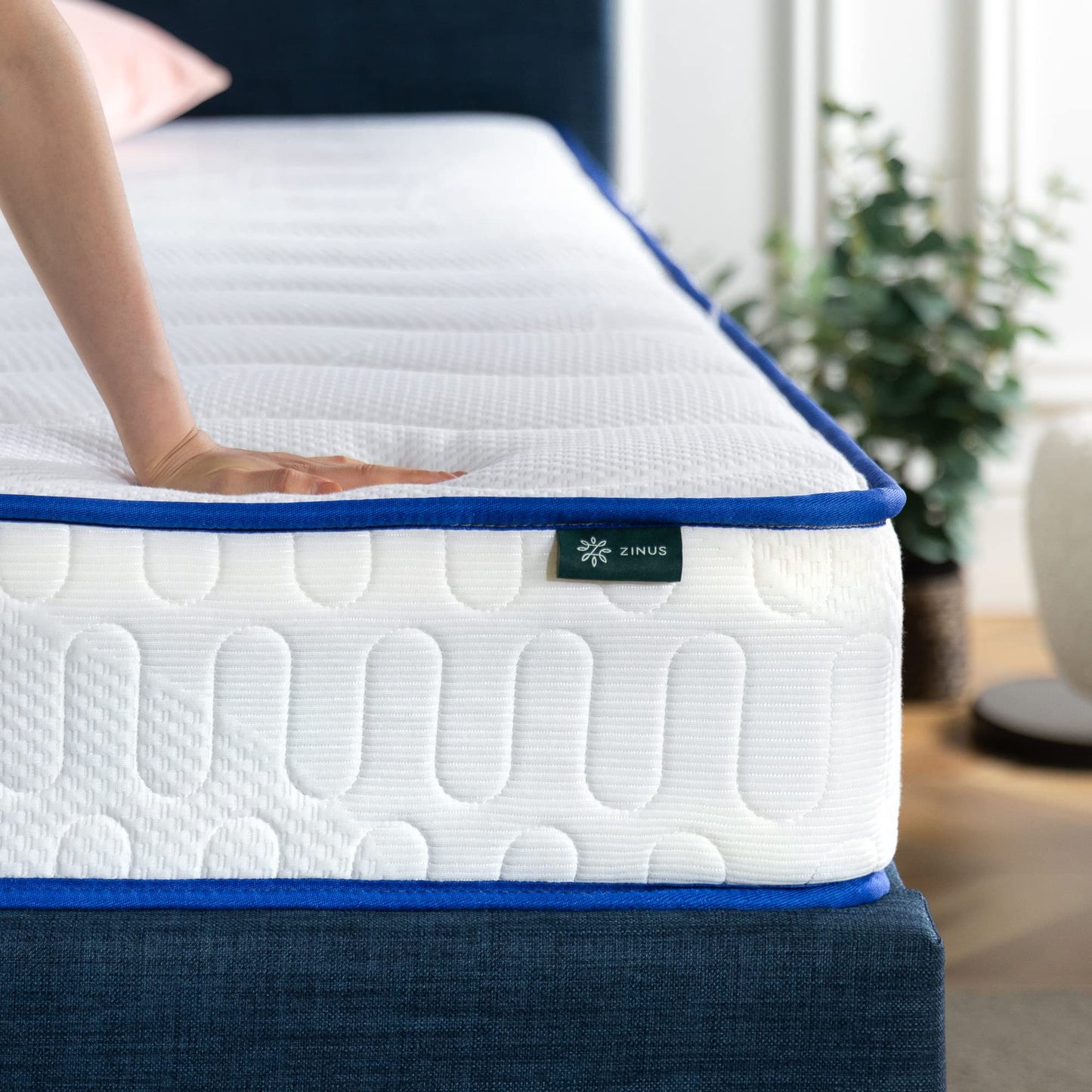 ZINUS 8 Inch Essential Innerspring Mattress, Queen, Medium Firm Feel, CertiPUR-US Certified, Mattress in A Box