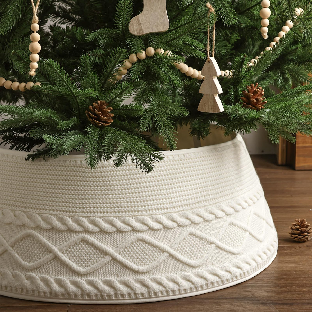 Treory Knitted Christmas Tree Collar: Cream Crossed Diamond Edge Chunky Cable Knit Christmas Tree Collars for Artificial Trees, Farmhouse Rustic Tree Ring Tree Skirt for Christmas Home Décor Treory