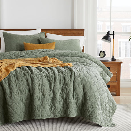 palassio Olive Green King Size Quilt Set, Muslin Cotton Shell Down-Alt Poly Filling, Soft Shabby Chic Rustic Farmhouse Country Bedspread, Textured Gauze Coverlet, Lightweight Bedding, 2 Shams palassio