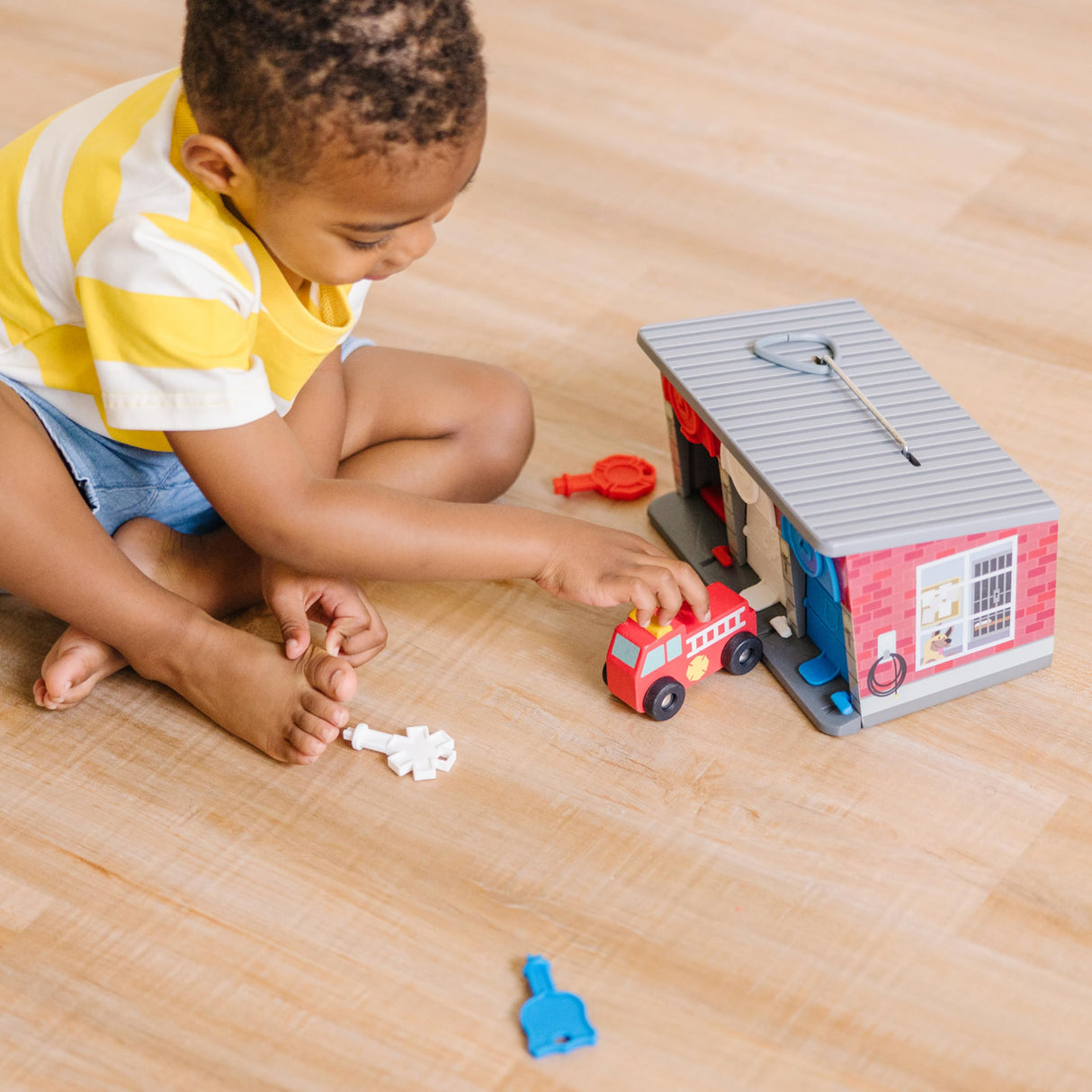 Melissa & Doug Toy Keys and Cars Wooden Rescue Vehicles and Garage (7 pcs) Red, for 36 months to 72 months Melissa & Doug