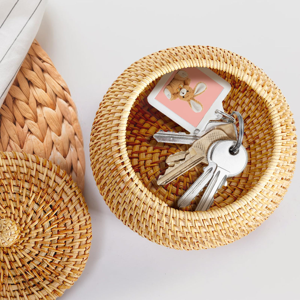 WRINGKIT Round Rattan Basket Box with Lid, Small Handmade Woven Storage Basket, Multi-purpose Wicker Bowl Decorative Organizer for Shelf, Home, Bathroom Decor WRINGKIT