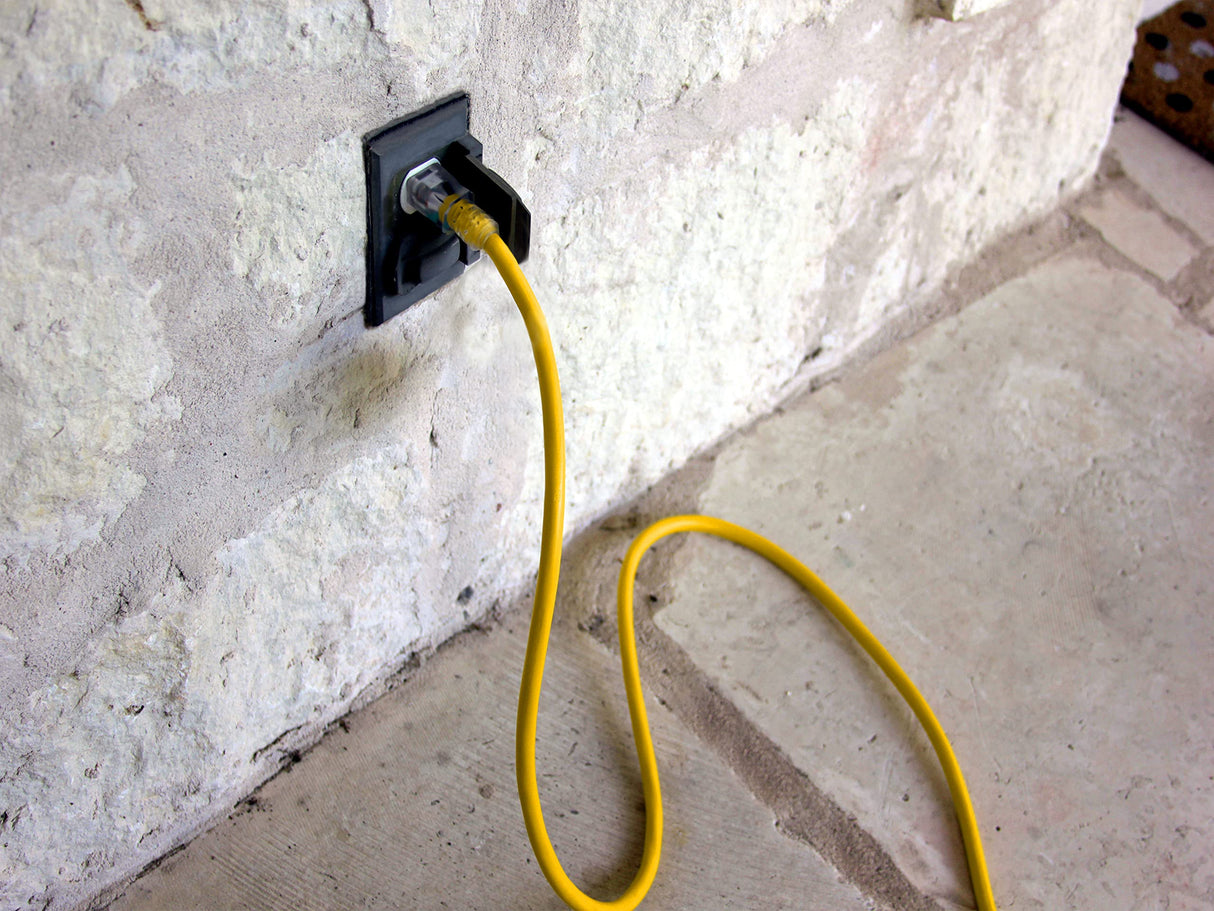 100 ft - 10 Gauge Heavy Duty Extension Cord - 3 Outlet Lighted SJTW - Indoor/Outdoor Extension Cord by Watt's Wire - 100' 10-Gauge Grounded 15 Amp Extension Cord Watt's Wire