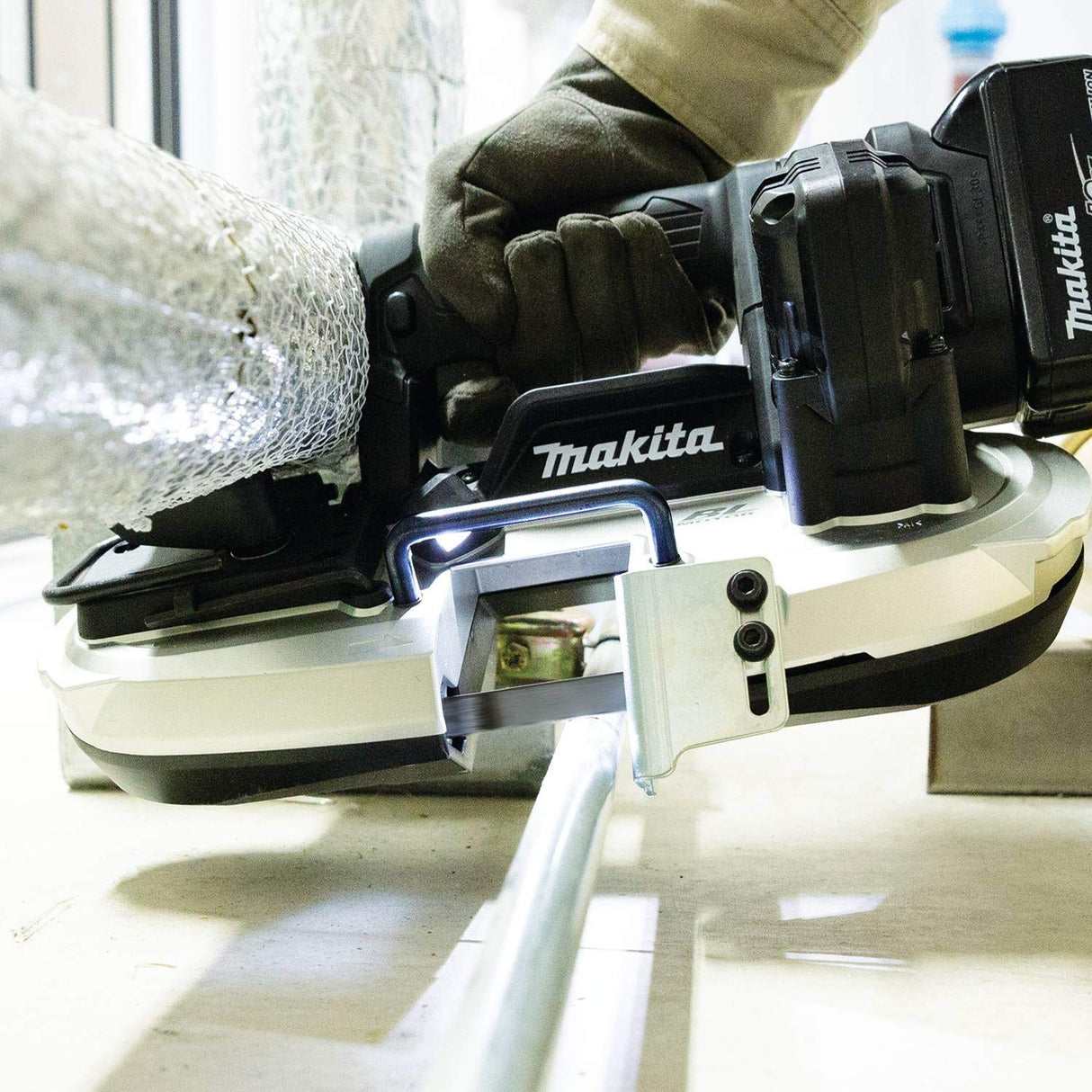 Makita XBP05R1B 18V LXT® Lithium-Ion Sub-Compact Brushless Cordless Band Saw Kit (2.0Ah) Makita