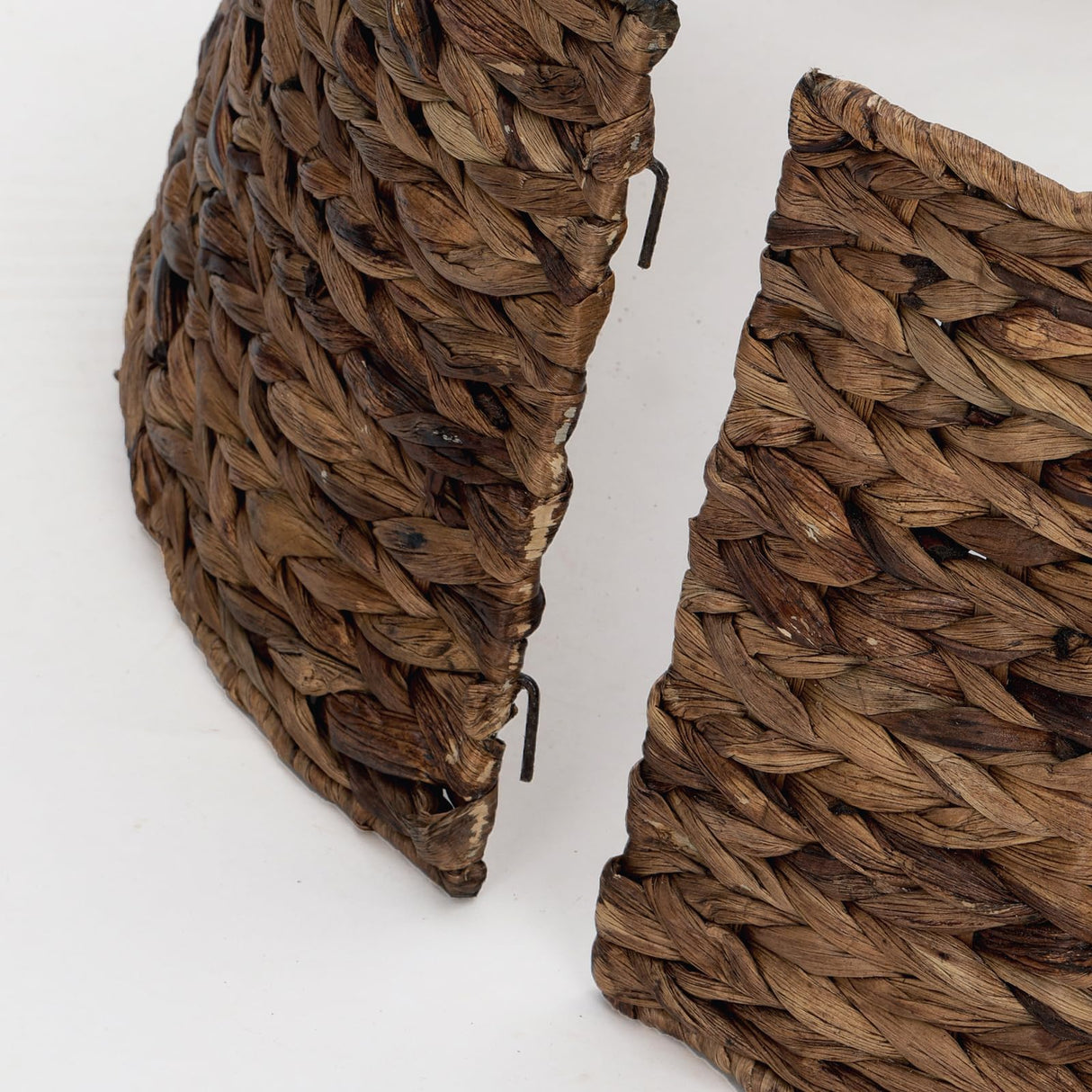 Christmas Tree Collar, 23.5’’ D Handmade Water Hyacinth Christmas Stand Tree Collar Basket Base Cover for Holiday Decoration BAYN