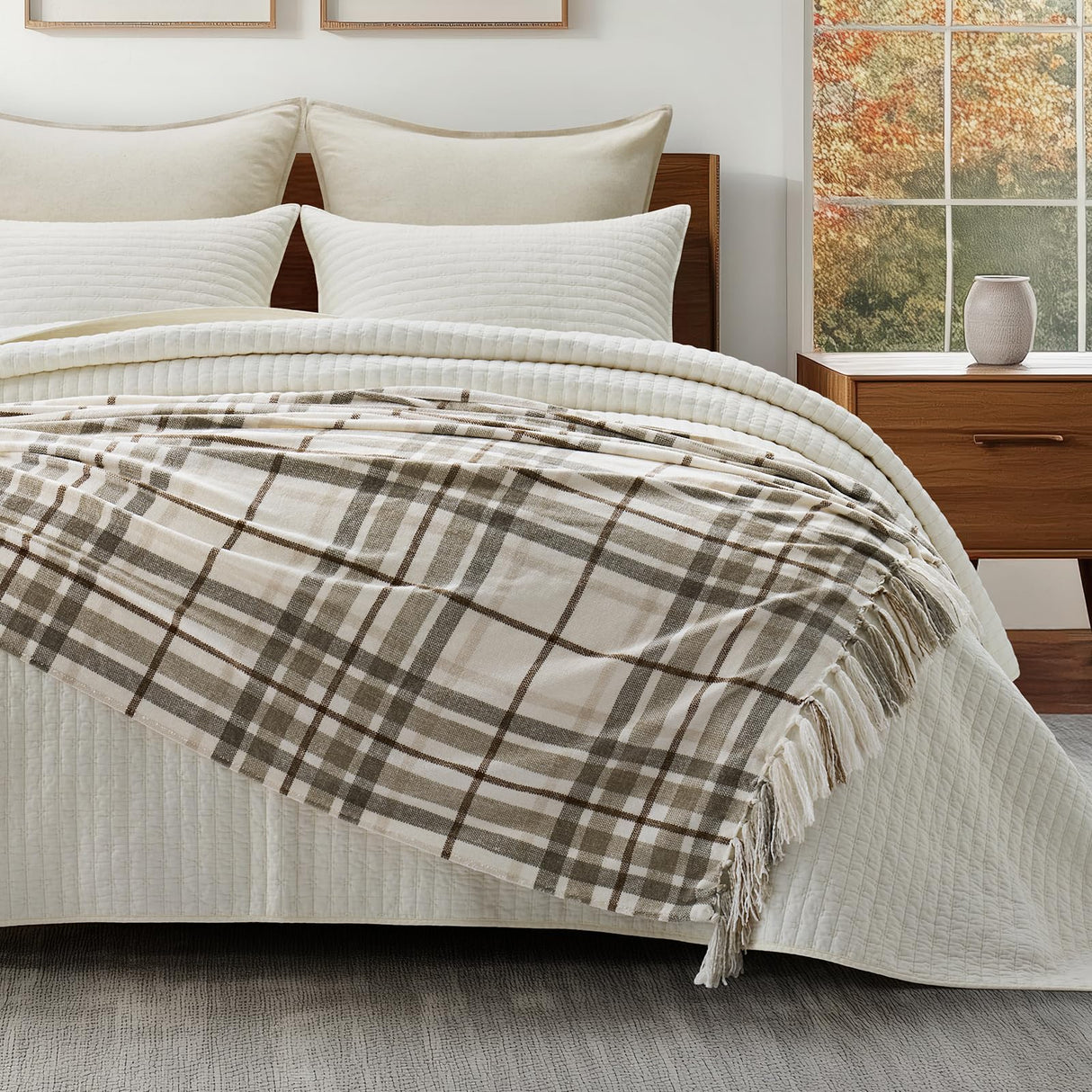 EVERGRACE Plaid Chenille Throw Blanket for Couch, Super Soft Cozy Decorative Farmhouse Plaid Throw with Tassels, Lightweight Chenille Knit Throw for Bed Sofa Gift Home Decor, Beige 50”x60” EverGrace