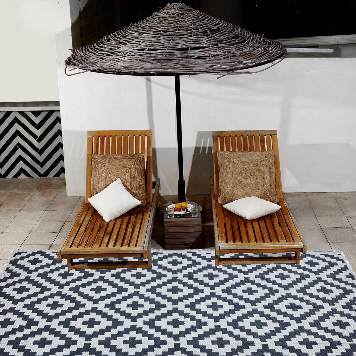 URBEST Outdoor Camping Mats Rugs Reversible Waterproof RV Deck Porch Plastic Rugs Led Illuminated Patio Mat Black-White 9x12 Feet URBEST