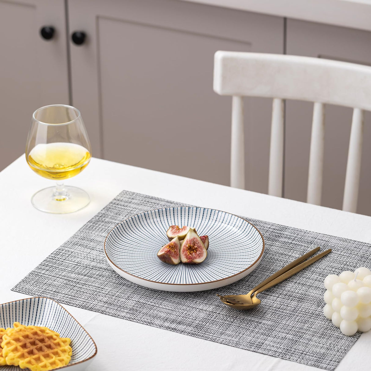 LEXMORE Placemats Set of 4 Vinyl/Plastic Woven Place Mats for Kitchen Table Indoor/Outdoor Washable Placemat Wipeable Dining Table Mats(Gray) LEXMORE