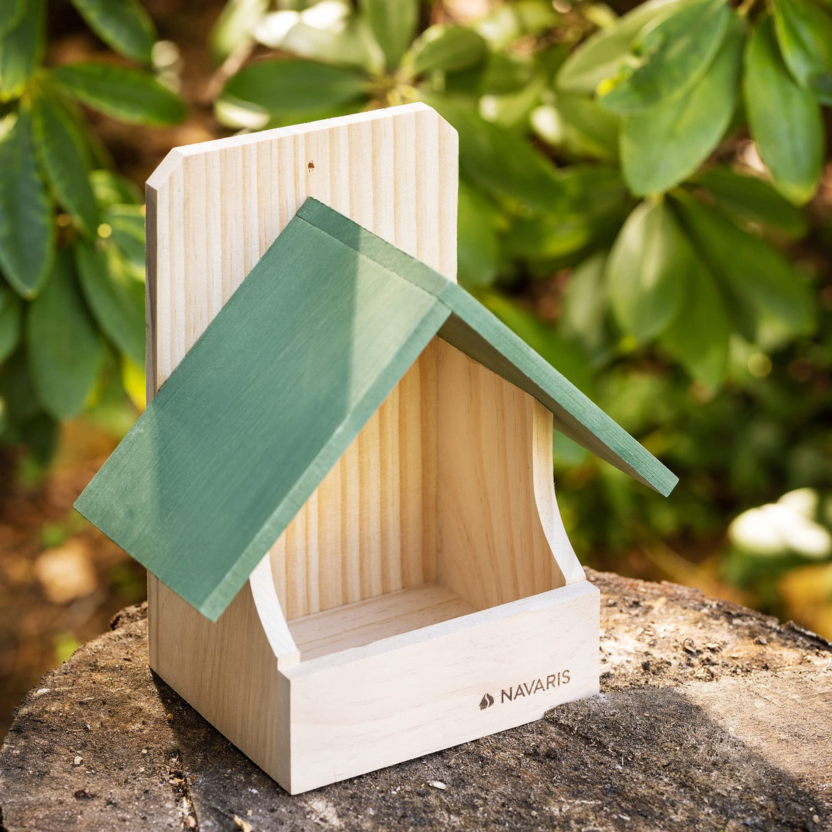 Navaris Small Bird Nesting Box - Wood Nest for Robin, Hummingbird, Parakeet, Bluebird - Perch House for Outdoors Birdhouse Birds - Made of Pine Wood Navaris
