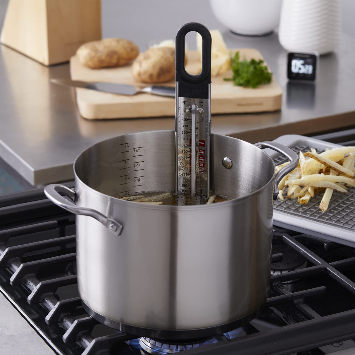 KitchenAid KQ907 Curved Stainless Steel Paddle Style Candy and Deep Fry Thermometer with pan clip, TEMPERATURE RANGE: 100F to 400F, Black KitchenAid