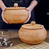 WRINGKIT Round Rattan Basket Box with Lid, Small Handmade Woven Storage Basket, Multi-purpose Wicker Bowl Decorative Organizer for Shelf, Home, Bathroom Decor WRINGKIT