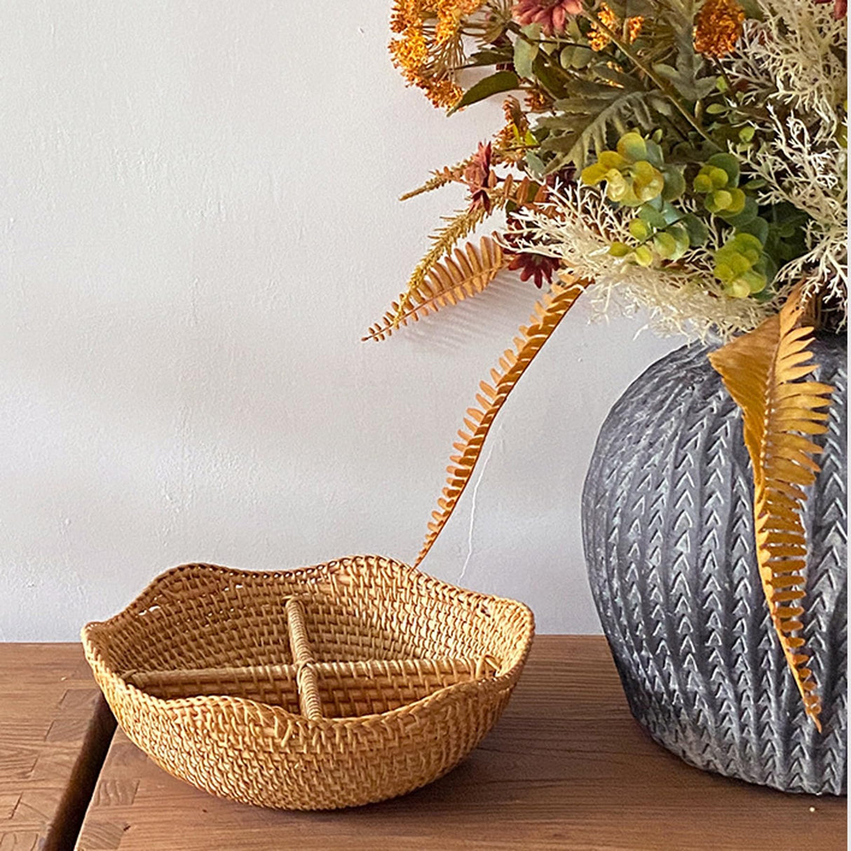 i-lan 4-Compartment Divided Serving Dishes Rattan Bowl,Round Sectional Decorative Fruit Tray for Snacks,Nuts,Candies,Crackers,Veggies i-lan