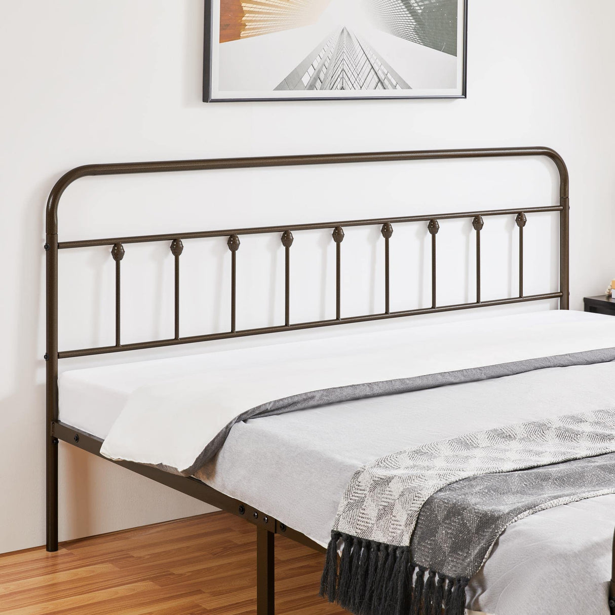Yaheetech Classic Metal Platform Bed Frame Mattress Foundation with Victorian Style Iron-Art Headboard/Footboard/Under Bed Storage/No Box Spring Needed/King Size Bronze Yaheetech