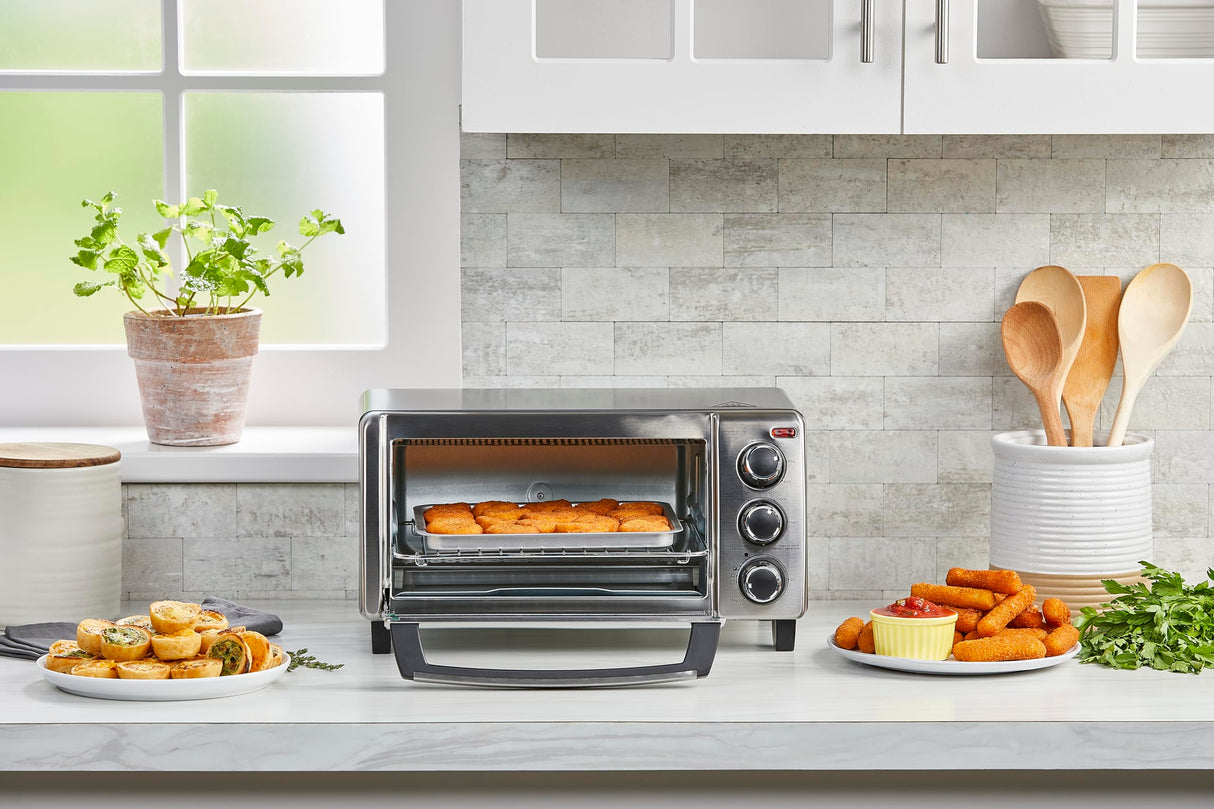 BLACK+DECKER 4-Slice Toaster Oven, Even Toast, 4 Cooking Functions Bake, Broil, Toast and Keep Warm, Removable Crumb Tray, Timer BLACK+DECKER