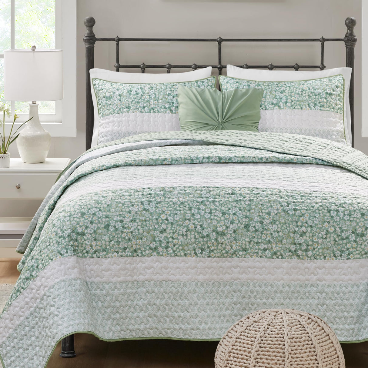 Madison Park Quilt Set, Seersucker Floral Coverlet for King Size Bed, All Season Lightweight Bedding, Farmhouse Quilt Set, Vermicelli Quilting, Throw Pillow, Caralie, King/Cal King Green 4 Piece Madison Park