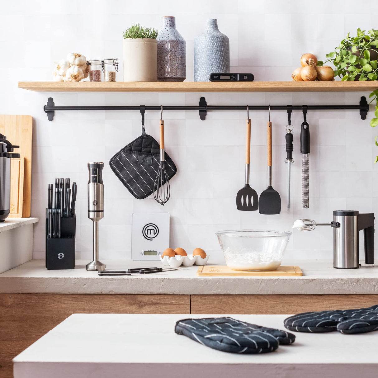 MasterChef Digital Food Scale Grams and Ounces for Kitchen, Portable Food Weight Scale with LCD Display for Baking & Cooking, Tempered Glass Scales, Weighing Precision of 0.1oz, 11lb Weight Capacity MasterChef