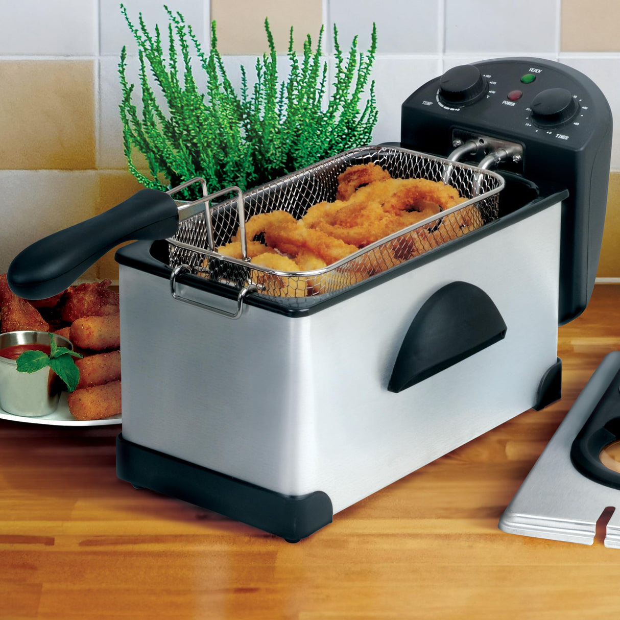 MegaChef Electric Oil Deep Fryer with Adjustable Temperature Control and Timer (3.17 Quart) Megachef