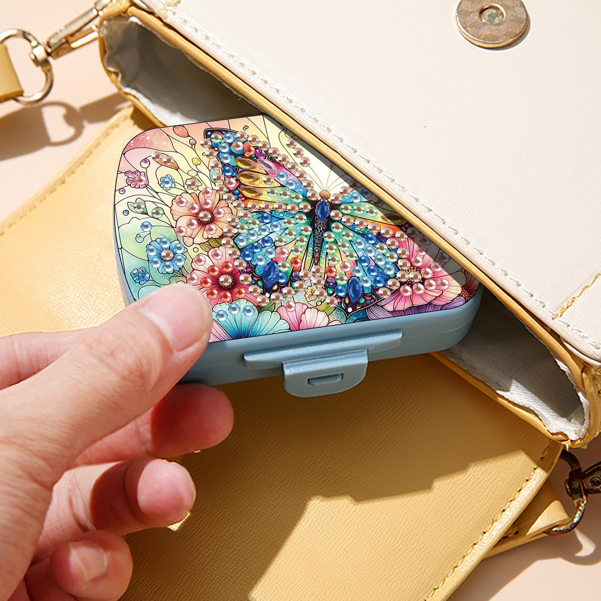 ARTopet Diamond Art Painting Mini Storage Box with 6-Grid Creative Design Compact Portable Small Case for Purse Travel Daily (Butterfly) ARTopet