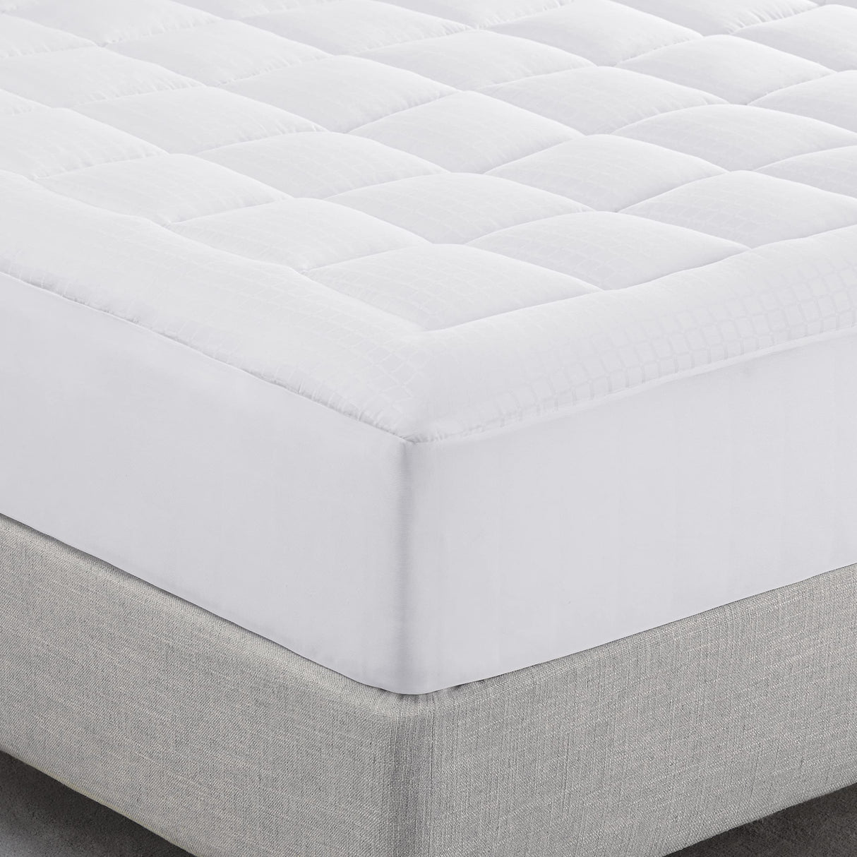 Serta ComfortSure Queen Mattress Cover, Fitted Pillow Top Mattress Pad, Super Soft and Breathable Quilted Cotton Protector with 18" Elastic Deep Pockets for Secure Fit, White Serta