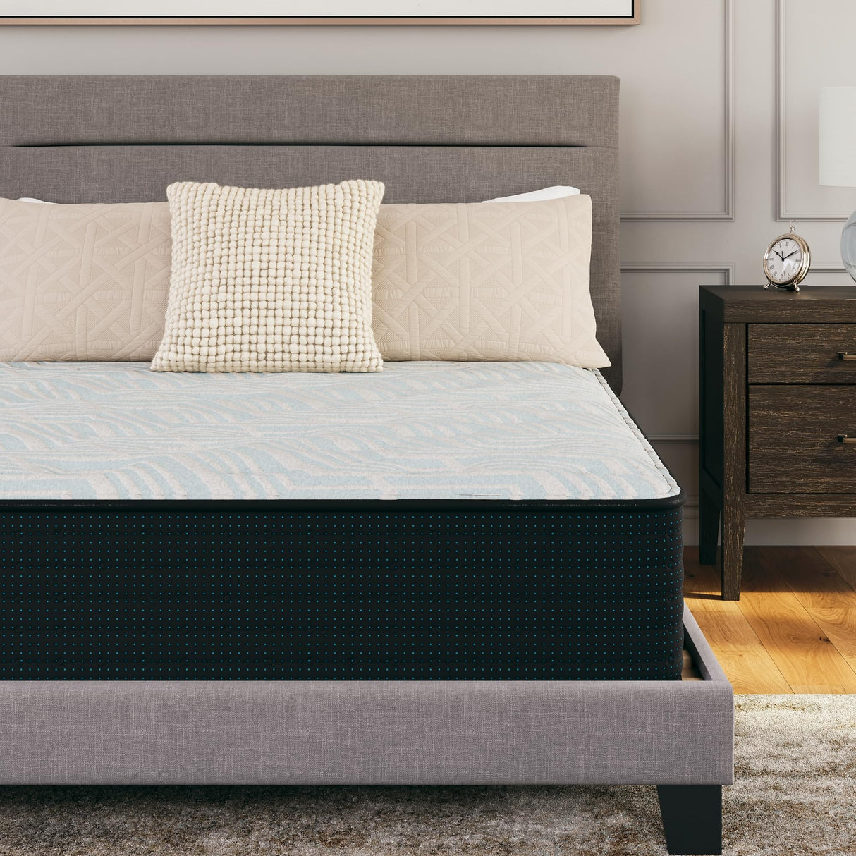 Signature Design by Ashley Queen Size Palisades 14 Inch Firm Hybrid Mattress with Quick Response Gel Memory Foam Signature Design by Ashley
