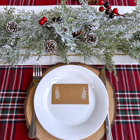 Winly 2 Pcs Artificial Snowy Cedar Garland with Pine Cones and Red Berries Christmas Greenery Garland 6 Ft Christmas Wedding Winter Holiday Party Table Runner Mantle Seasonal Centerpiece Decoration Winlyn