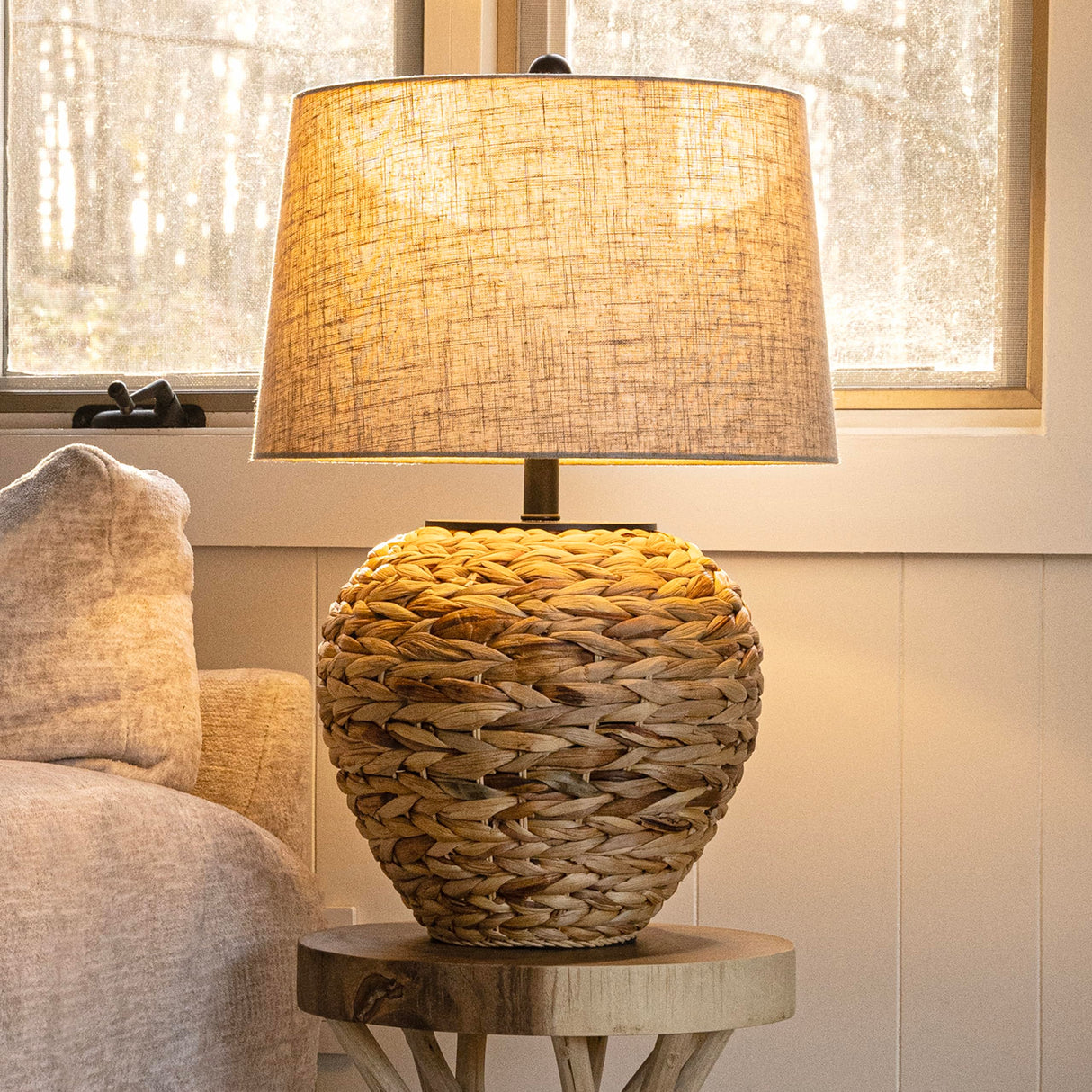 JONATHAN Y JYL6501A Alaro 24.5" Banana Leaf Basket LED Table Lamp Coastal Cottage Industrial Bedside Desk Nightstand for Bedroom Living Room Office College Bookcase LED Bulb Included, Natural JONATHAN Y