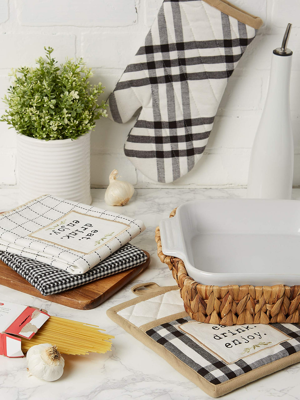 DII Home Sweet Farmhouse Kitchen Collection, Potholder/Oven Mitt/Dishtowel Set, Black, 4 Count DII