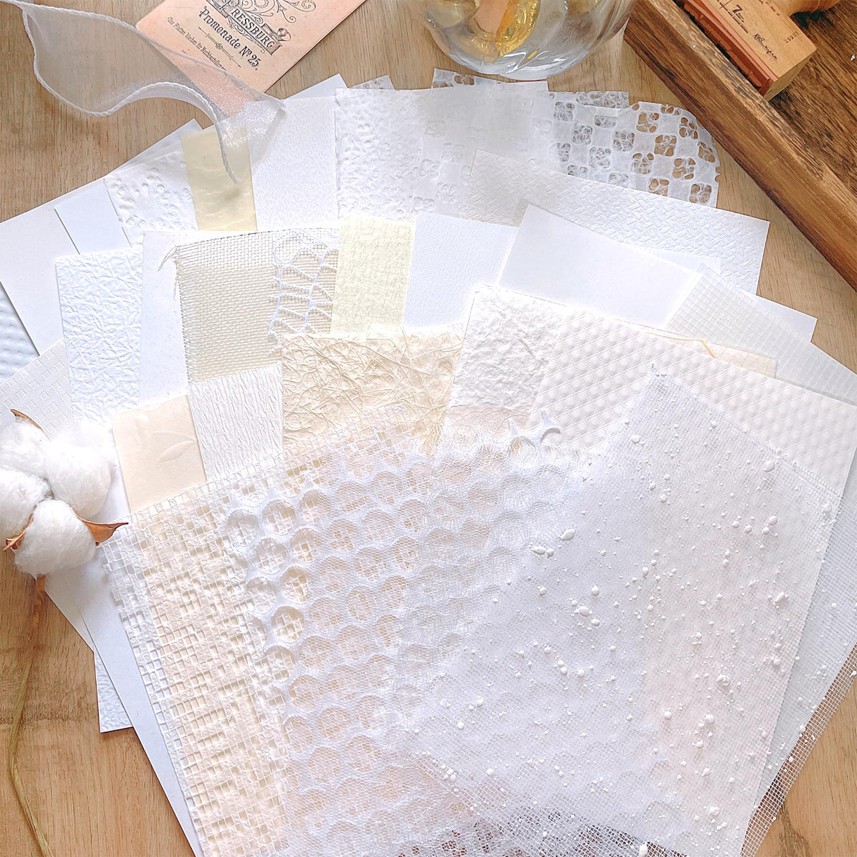 Aromoty 30 sheets A5 Large Textured Scrapbook Paper&Mesh Fabric set - Handmade Craft Mulberry Special Paper Mix for Scrapbooking Junk Journaling Supplies Card DIY Materials Collage, 5.8x8.2 Inches Aromoty