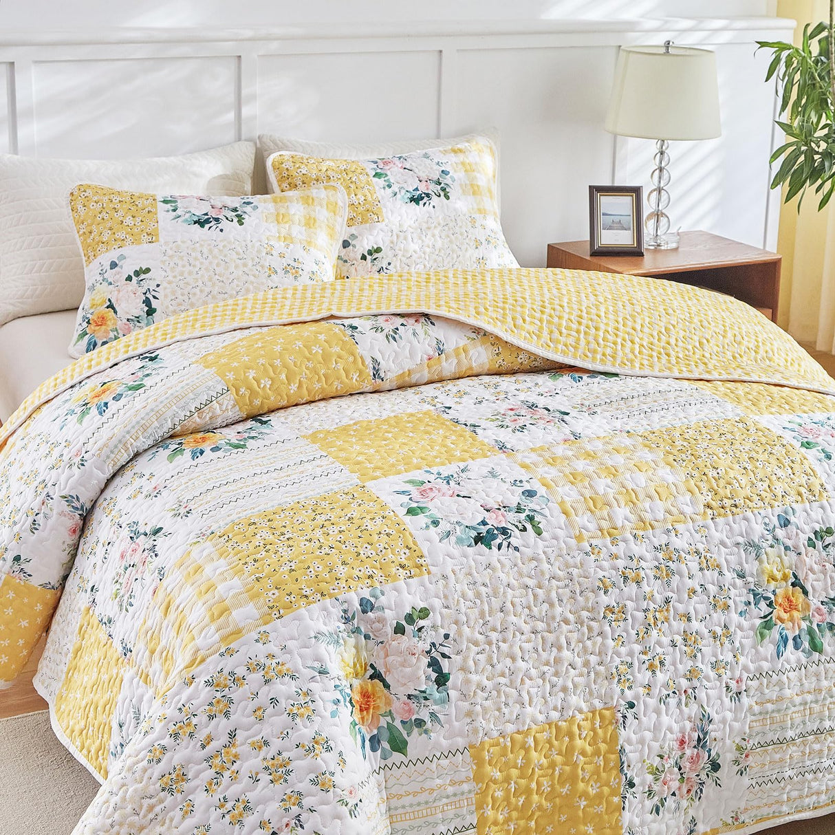 Joyreap 3 Pieces Floral Patchwork Quilt Set Queen, Yellow n White Flowers Design, Soft n Cozy Microfiber Quilt, Bedspread Bed Cover for All Season, 1 Quilt and 2 Pillow Shams- 90x90 inches Joyreap