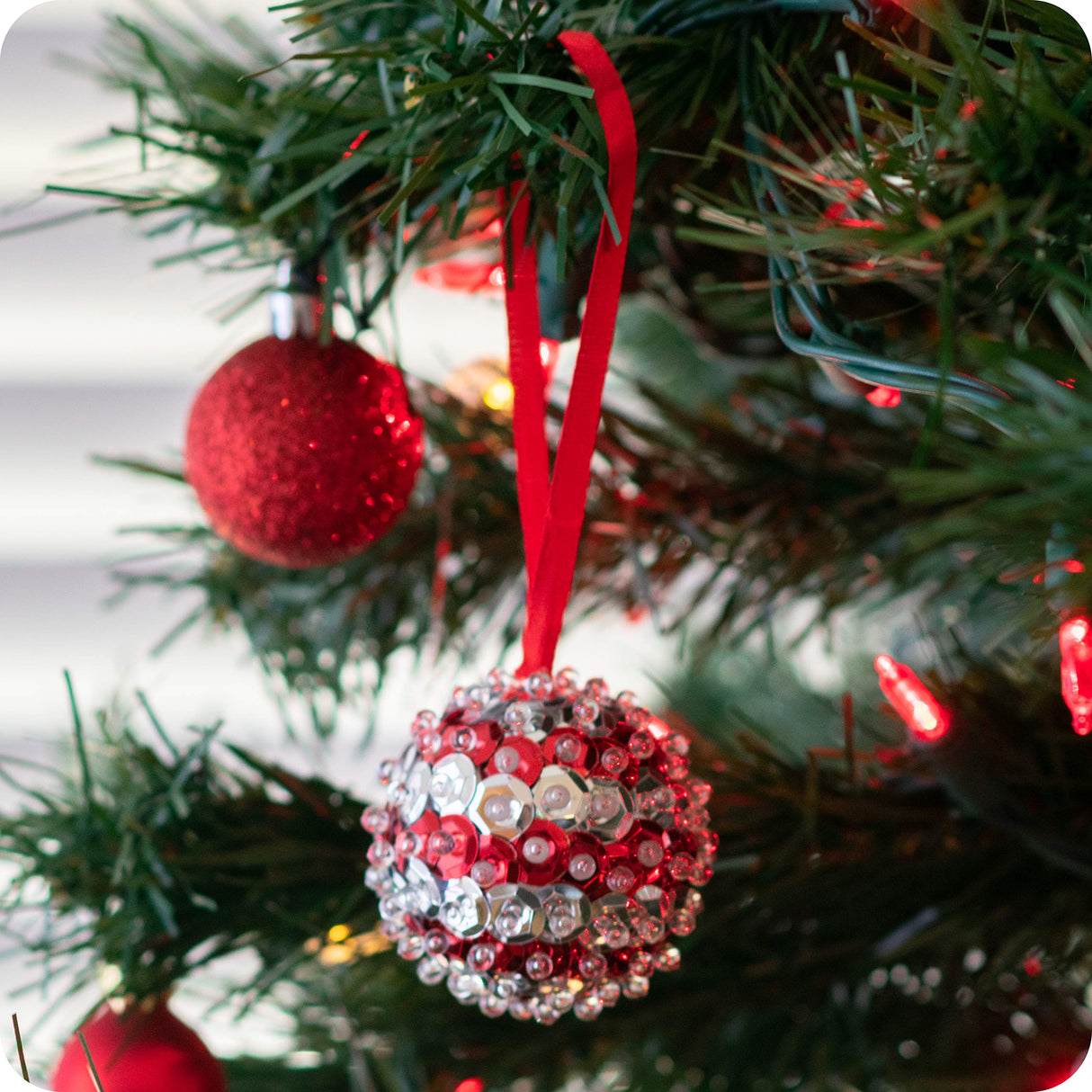 READY 2 LEARN- Create Your Own Sequin Ornaments - Set of 6 - Christmas Crafts for Kids - Christmas Tree Decorations - All Materials Included, Green,Red,Silver READY 2 LEARN