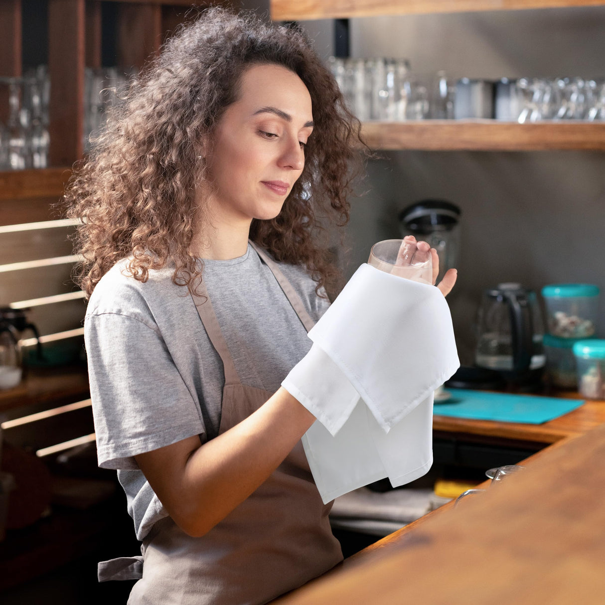 Utopia Home [24 Pack, White] Cloth Napkins 17x17 Inches, 100% Polyester Dinner Napkins with Hemmed Edges, Washable Napkins Ideal for Parties, Weddings and Dinners Utopia Home