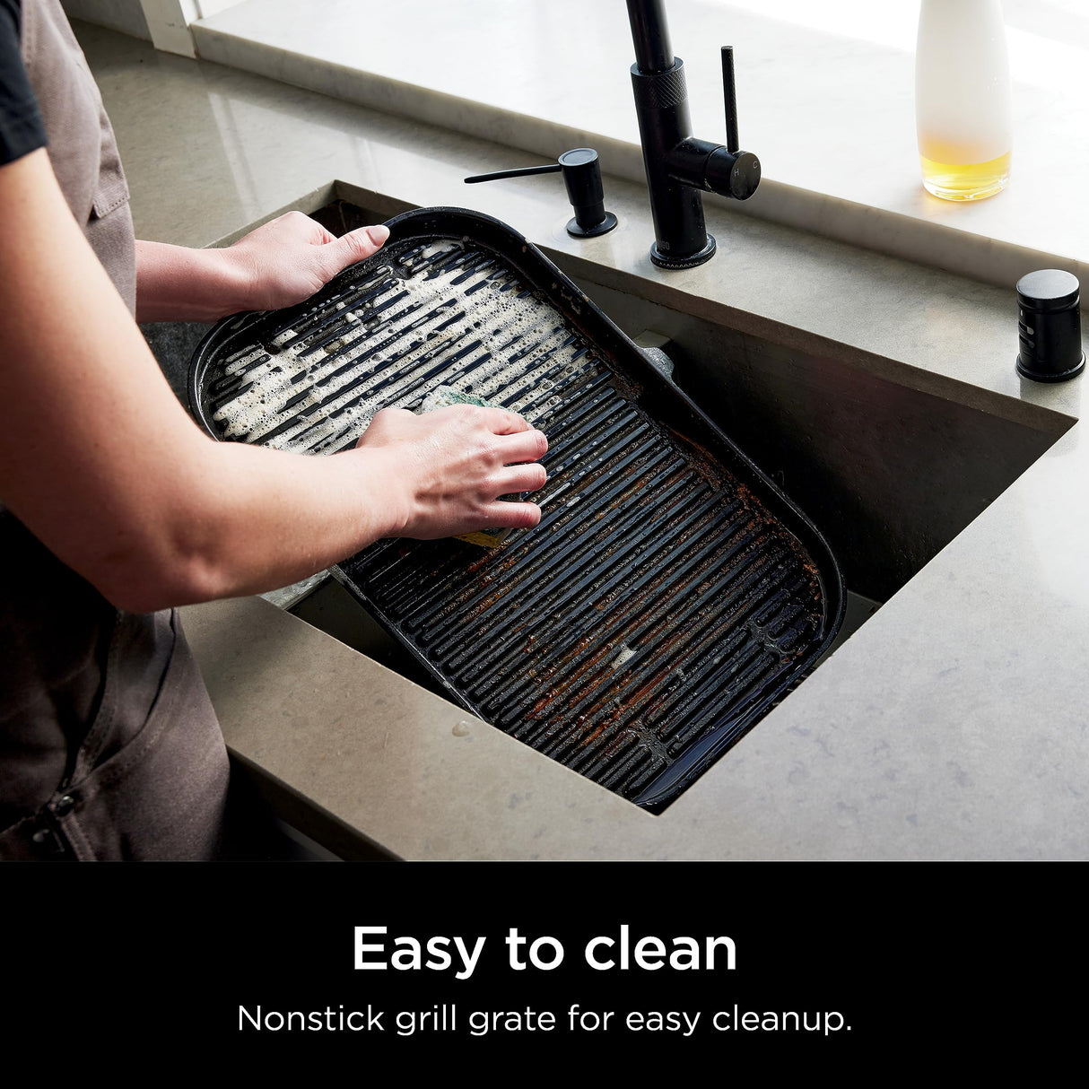 Ninja, Woodfire Pro XL Outdoor Grill & Smoker, Thermometer, 4-in-1 Master Grill, BBQ Smoker, Outdoor Air Fryer, Bake, Portable, Electric Grill, Dark Grey, OG850 Ninja