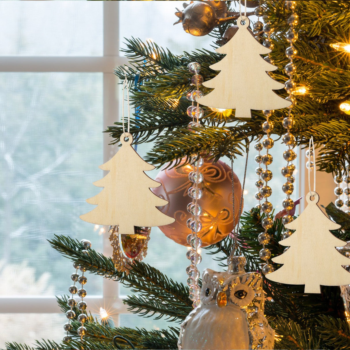 Pangda 20 Packs Wooden Christmas Tree Cutouts Embellishments Hanging Ornaments with 20 Packs Strings for Wedding, Craft, Christmas Decoration Pangda