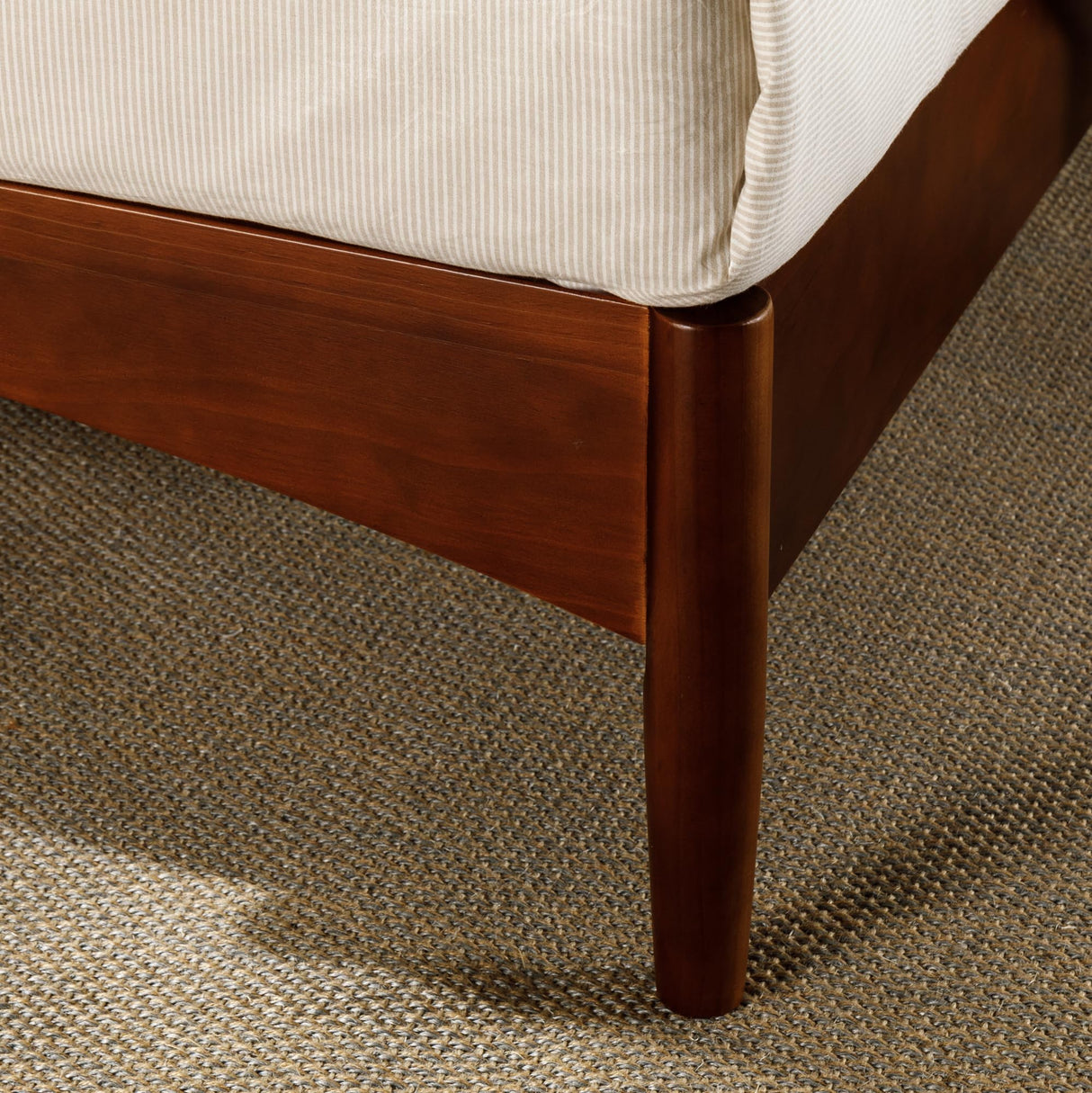 ZINUS Linda Mid Century Wood Platform Bed Frame, Solid Wood Foundation, Wood Slat Support, No Box Spring Needed, Easy Assembly, Twin Zinus