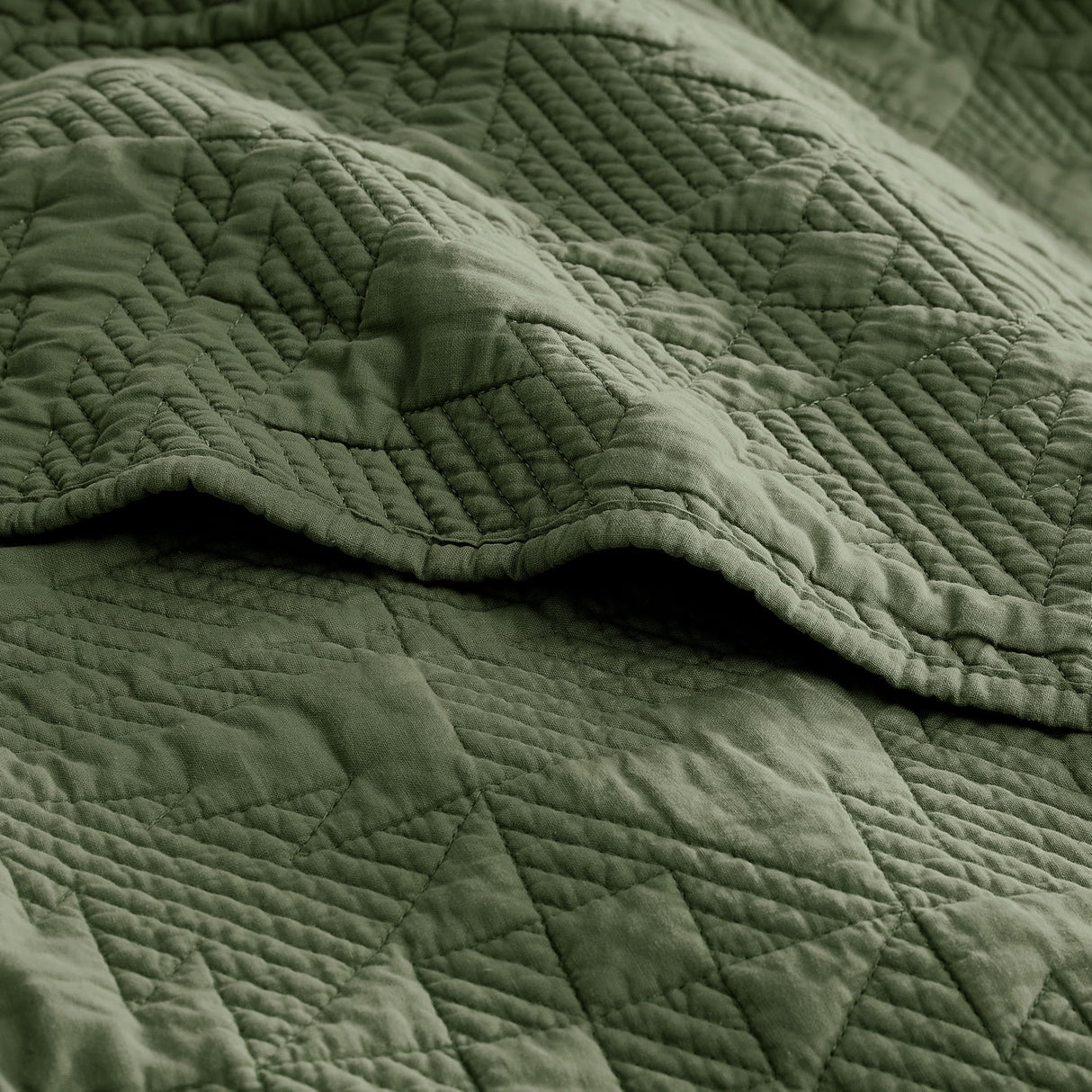 WDCOZY Olive Green Christmas Quilt Queen Size, 100% Cotton Lightweight Reversible Bedding Set with 2 Pillow Sham, Xmas Tree Block Pattern Farmhouse Bedspread Coverlet Holiday Thin Comforter All Season WDCOZY