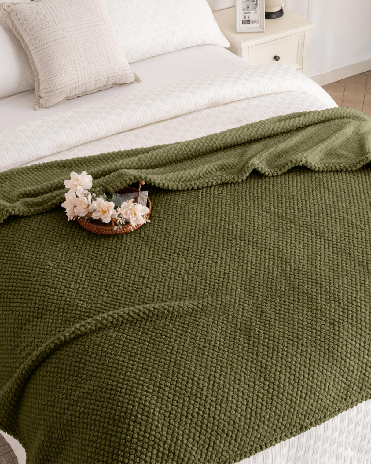 Super Soft 300GSM Green XL Throw Blanket for Couch, Couch Sofa Bed Throw, Lightweight Fuzzy Cozy Blankets for All Seasons Farmhouse, 50x70 Jungle Star