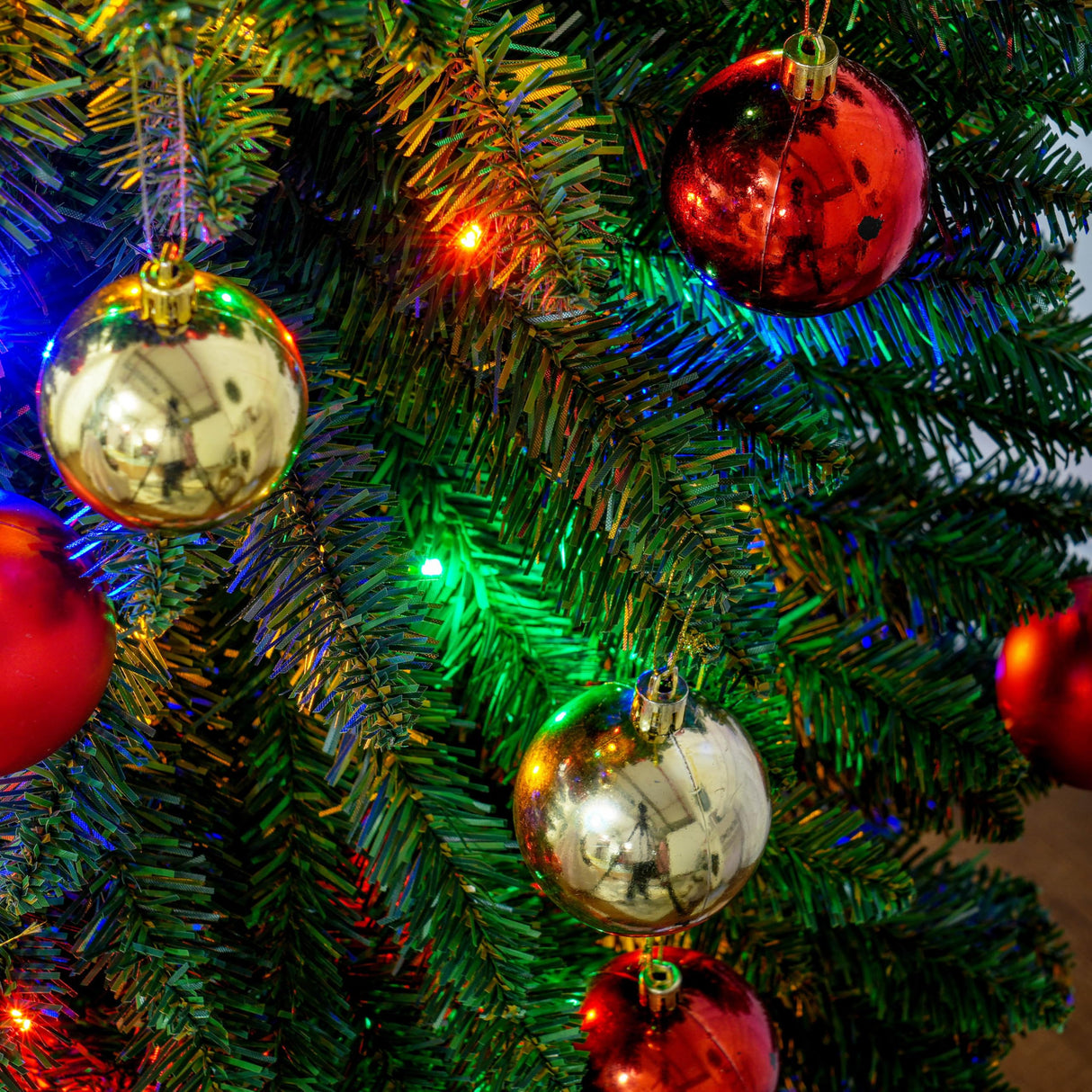 HOMCOM 8ft Tall Pencil Prelit Artificial Christmas Tree Holiday Décor with 668 Branches, 250 Colorful LED Lights, Steel Base, Green HOMCOM