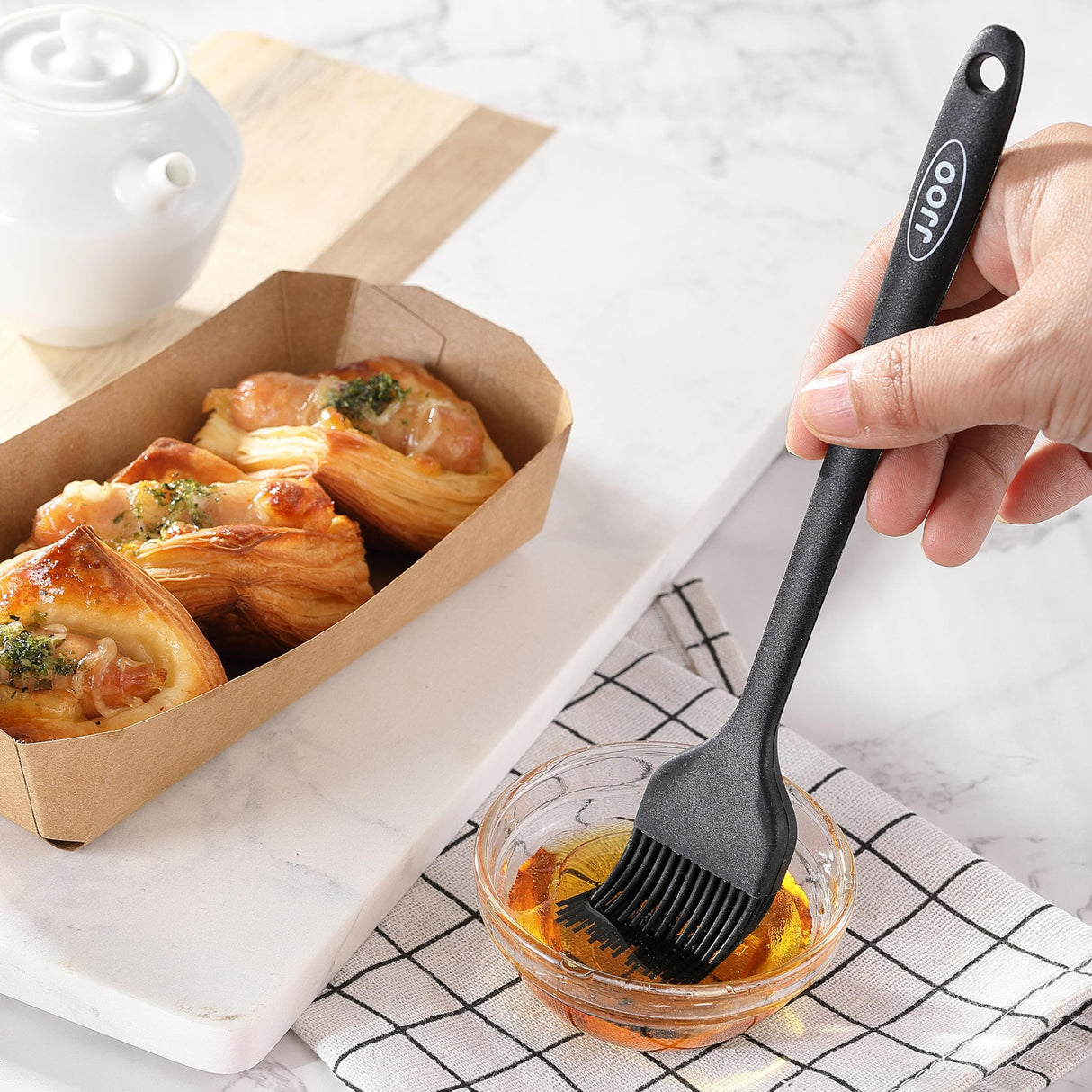 2PCS Silicone Basting Pastry Brush, JJOO Heat Resistant Food Cooking Brush for Oil, Sauce, Baking, BBQ and Grill, BPA Free, Dishwasher Safe (2Pack, Black) JJOO