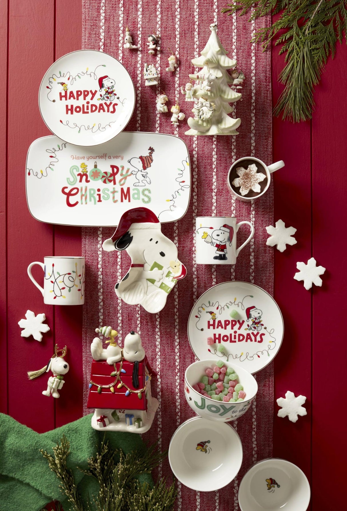 Lenox 895787 Snoopy with Gift Ornament, Christmas Lenox