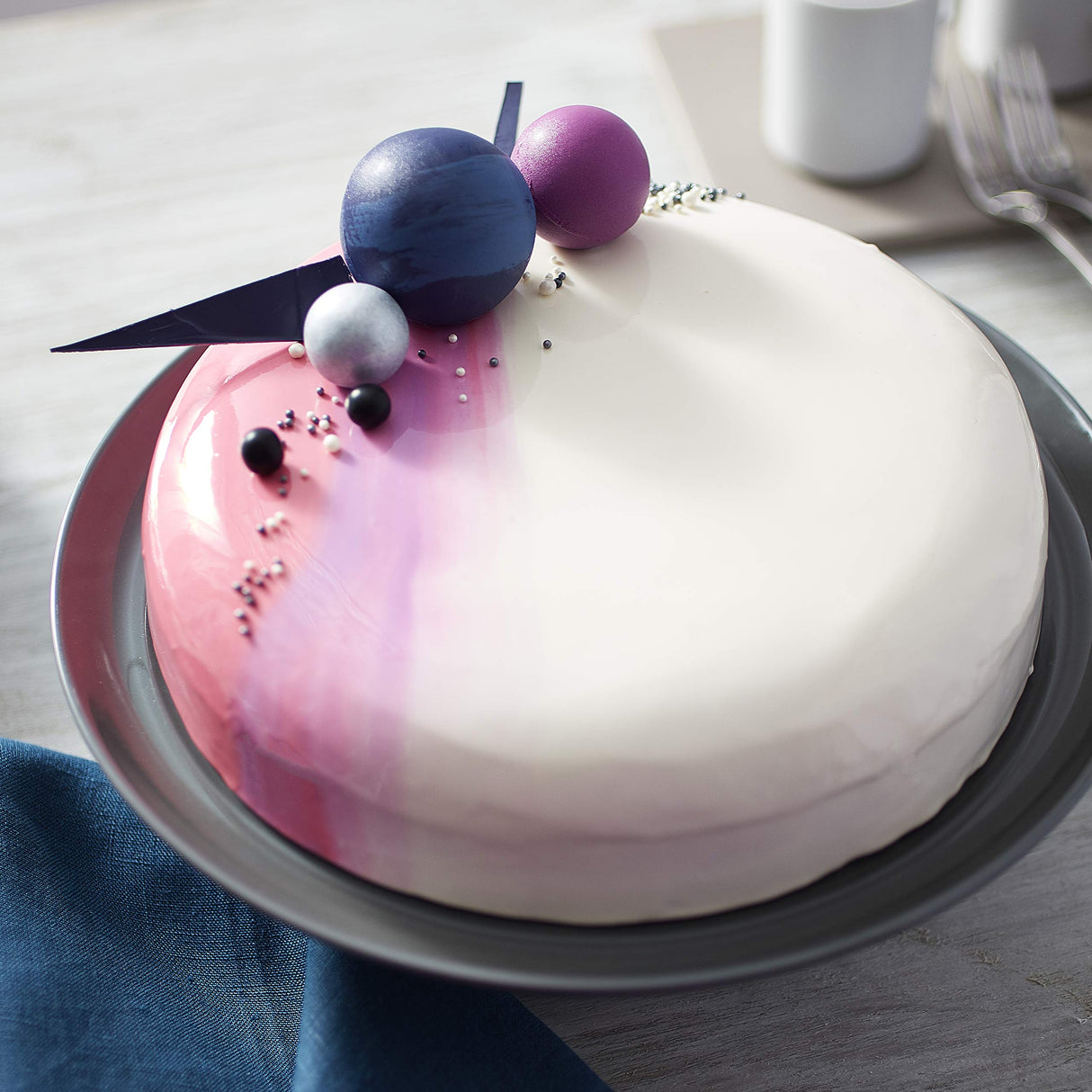 Wilton Aluminum Round Cake Pan, 8 x 3-Inch, Silver Wilton