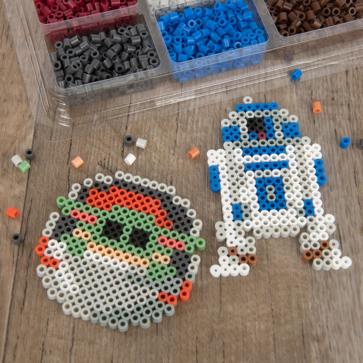 Perler 80-57020 Star Wars' The Mandalorian Fused Bead Kit with 14 Unique Patterns, Multicolor, 4579 Pieces Perler