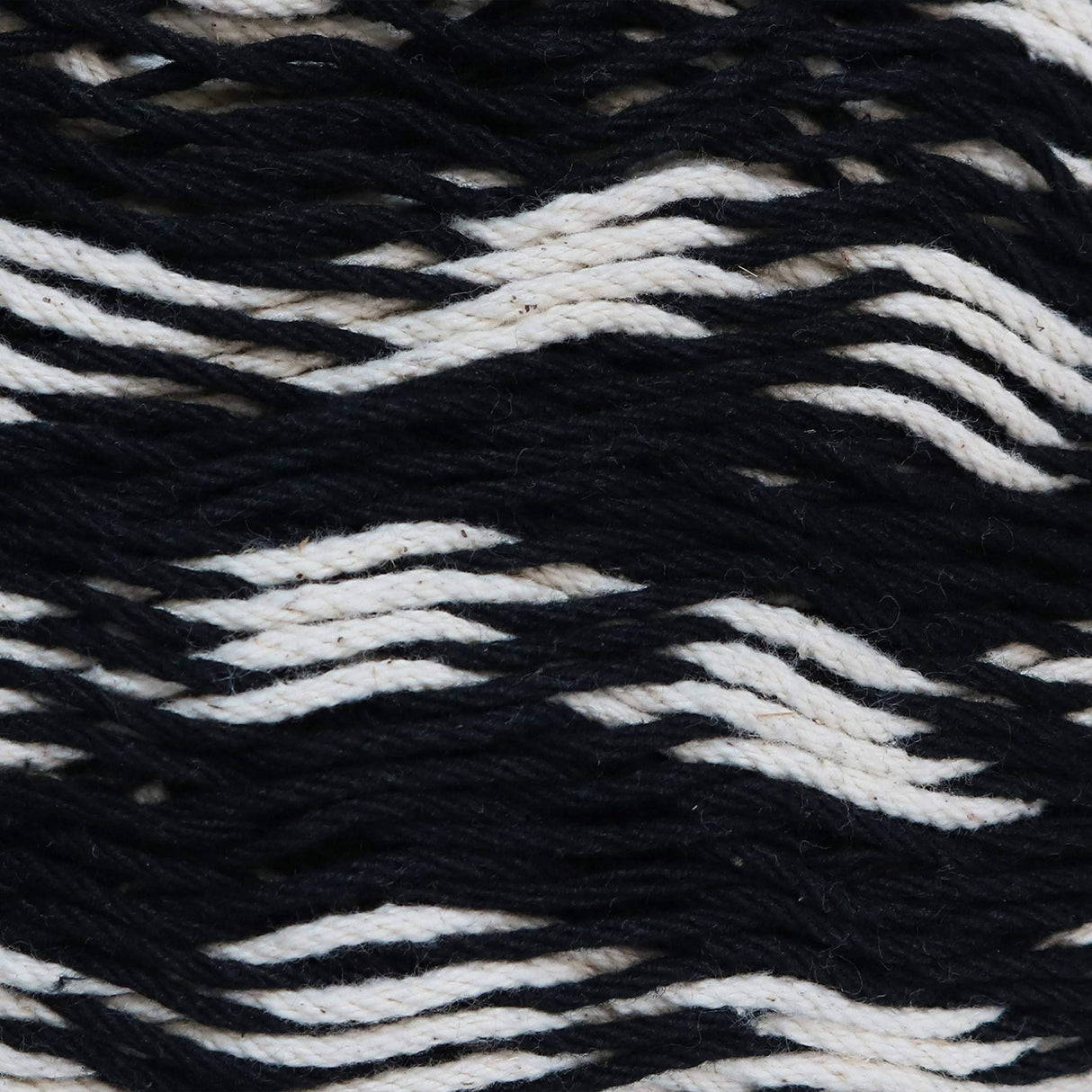 Sunnydaze Handwoven XXL Thick Cord Mayan Double Hammock for Outside - 625-Pound Capacity Heavy-Duty Outdoor Hammock - Black/Natural Sunnydaze