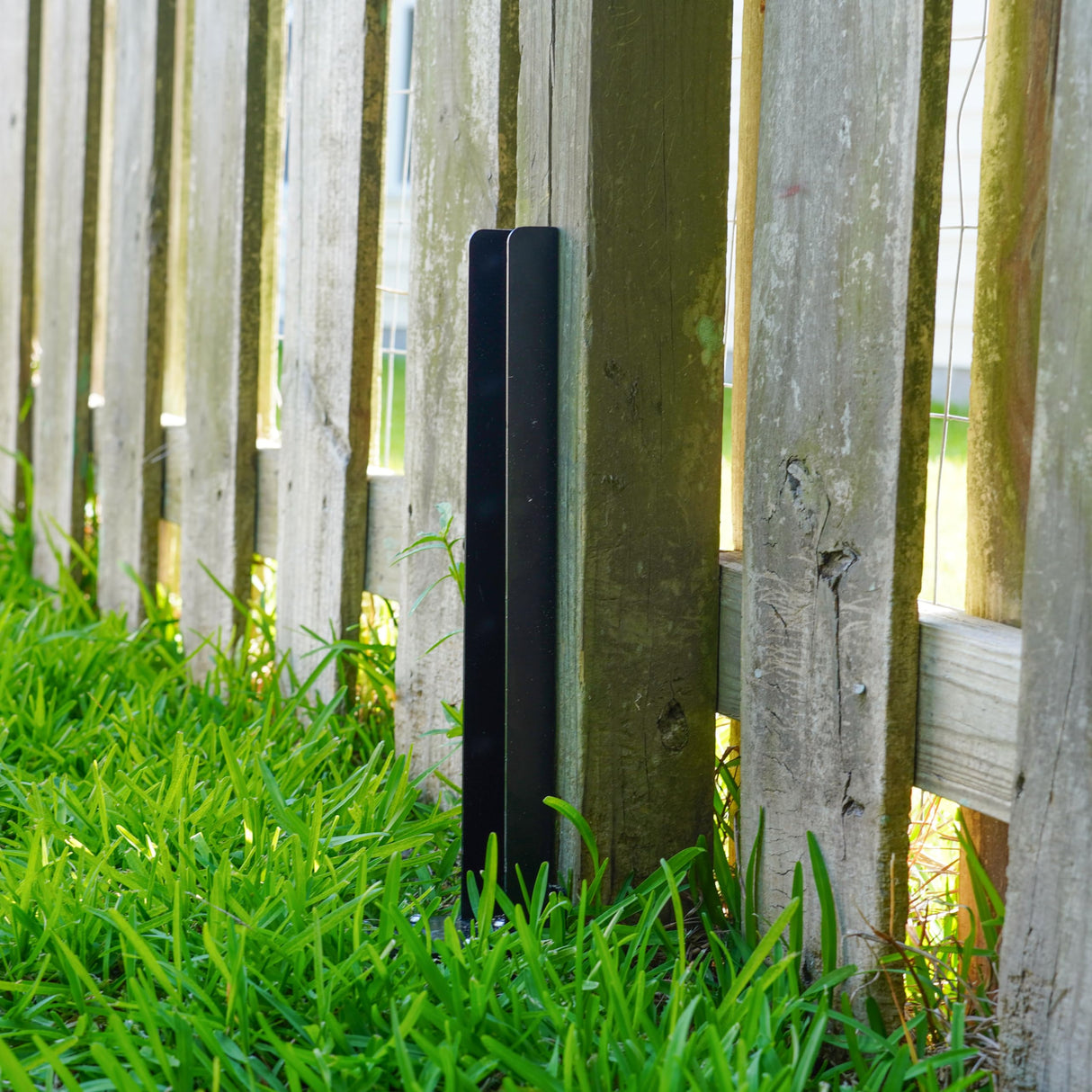 CKLT 2-Pack Fence Post Repair Kit Heavy Duty 32in Fence Post Anchor Thickened 13 Stainless Steel Screw-Connected Sturdy Fence Mender for Repairing Tilted and Broken Wooden Fence Post CKLT