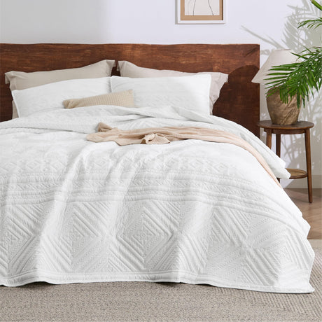 Bedsure Boho Quilt King Size - Lightweight Bedspread King Size with Geometric Stitched Pattern, White Farmhouse Soft Bedding Set Coverlet with 2 Pillow Shams for All Seasons, 106x96 inches Bedsure